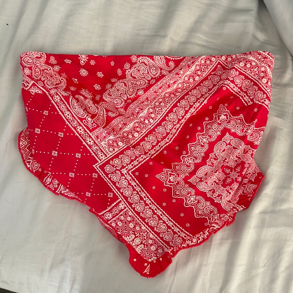 Red bandanna strapless top